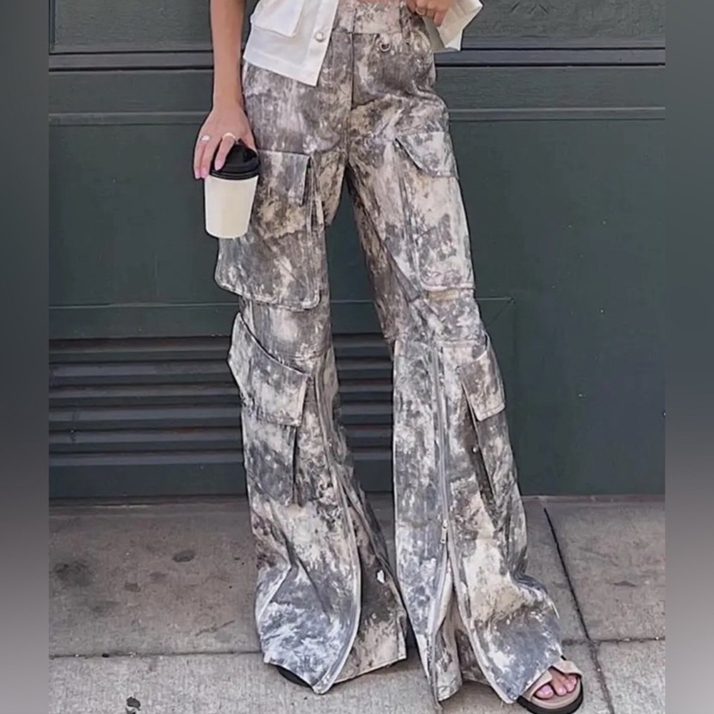 Multi Grey Euro Print With Pockets
High Waisted Cargo Pants
$98 $129